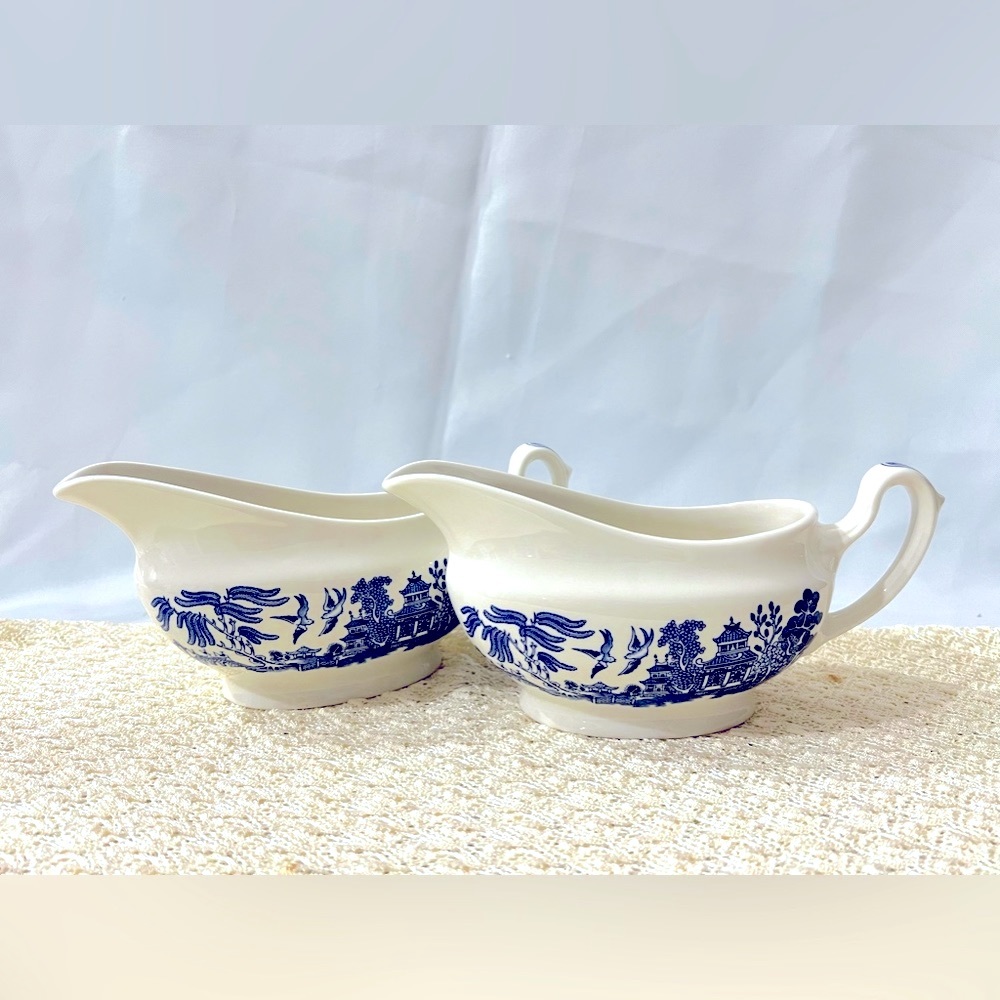 Churchill creamer and sugar set